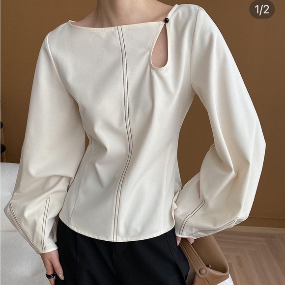 White blouse with black contrast stitching long sleeves key hole button detail - Picture 4 of 5